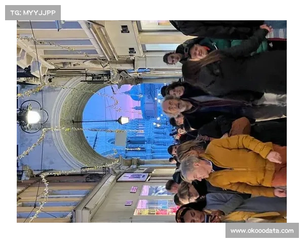 威尼斯球迷赛后滞留球场抗议 警方出动大巴强制疏散引发冲突